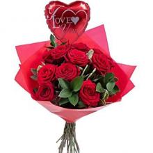Bunch of 10 Red Roses With Heart Shaped Balloon